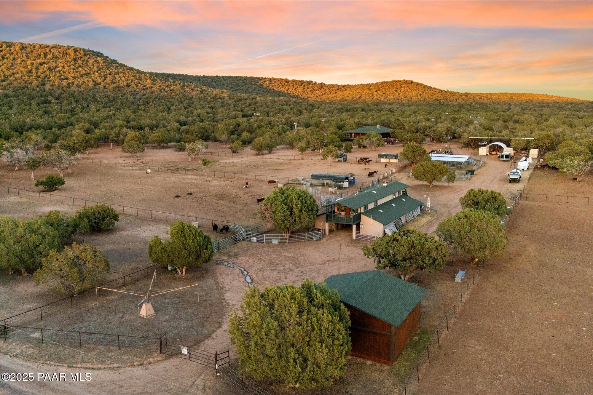 33425 Cowboy Clint Road Seligman, AZ 86337 - Photo 61 of 79 a view of a backyard with green space