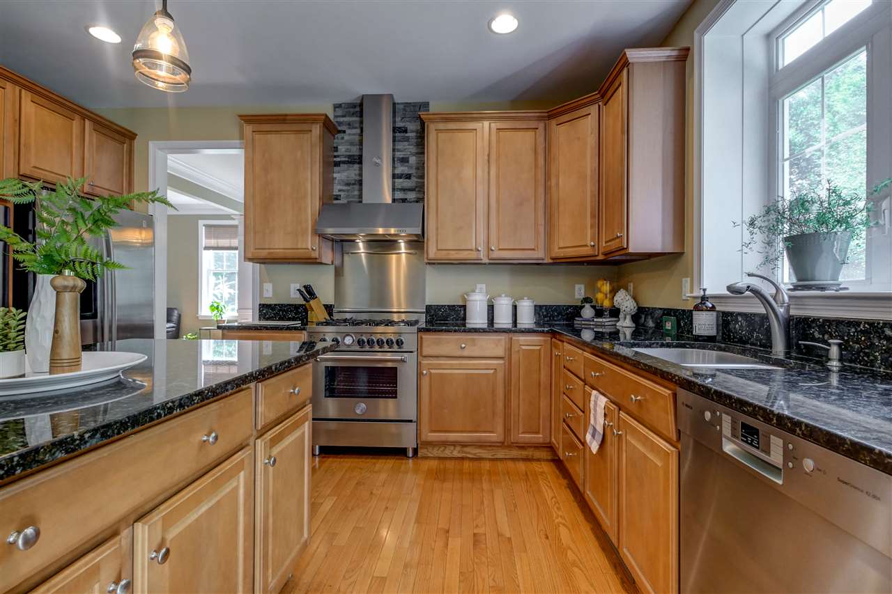 32 Barr Farm Road Bedford, NH 03110 - Photo 13 of 40