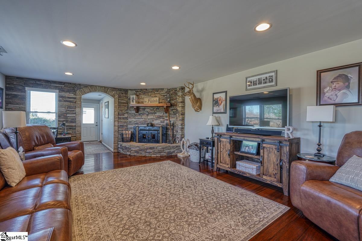1307 State Rd S-11-285 Gaffney, SC 29340 - Photo 8 of 36 Gallery Image 8