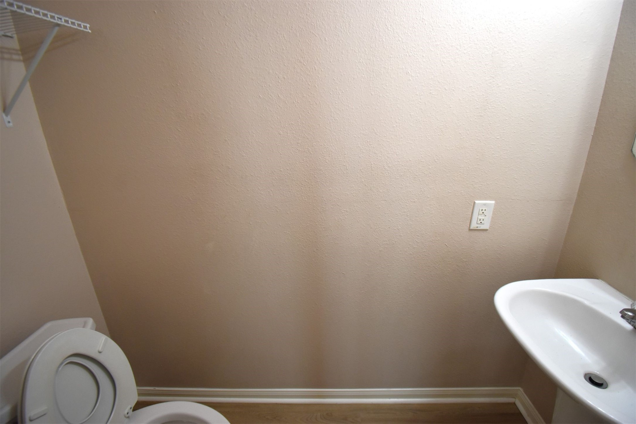 611 Chase More Court Bacliff, TX 77518 - Photo 6 of 20 a bathroom with a toilet