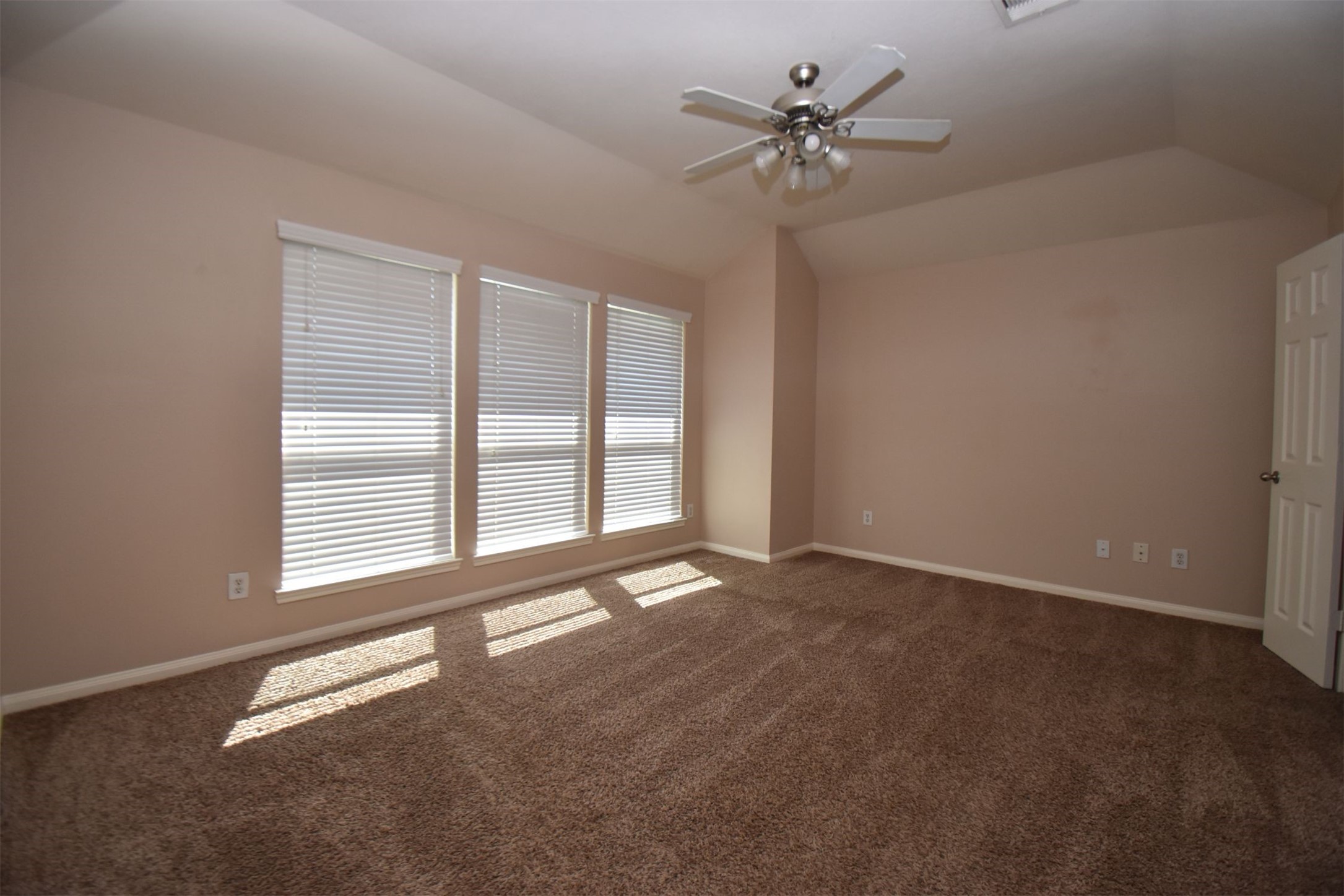 611 Chase More Court Bacliff, TX 77518 - Photo 7 of 20 a view of an empty room with a window