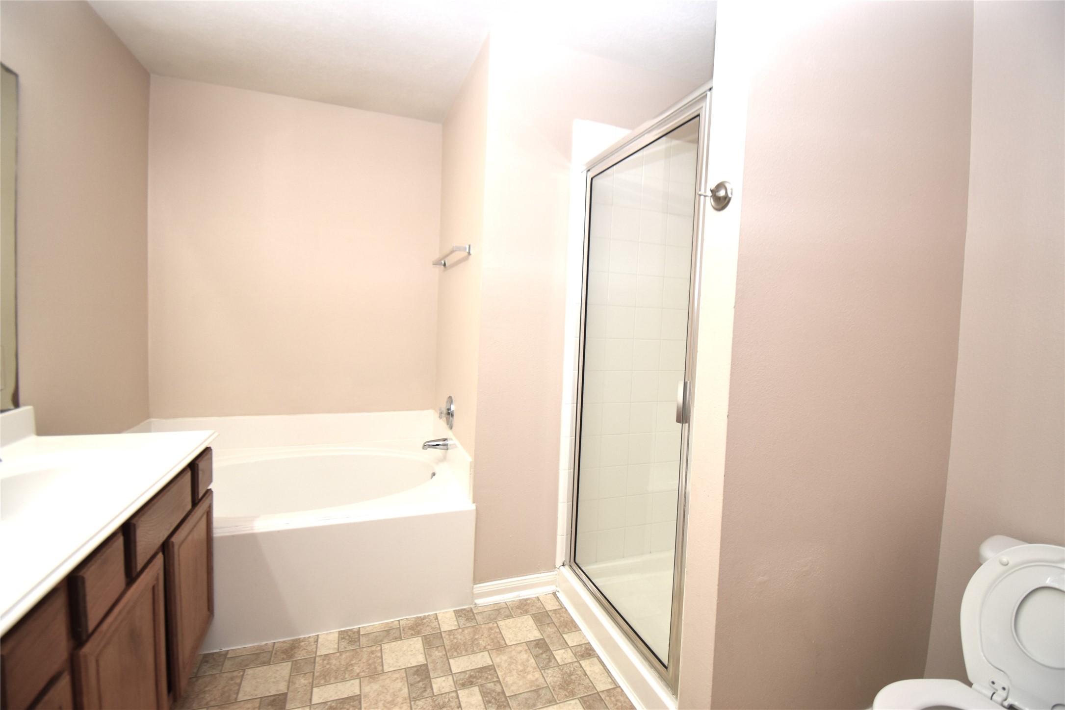 611 Chase More Court Bacliff, TX 77518 - Photo 8 of 20 a bathroom with a bathtub and a sink