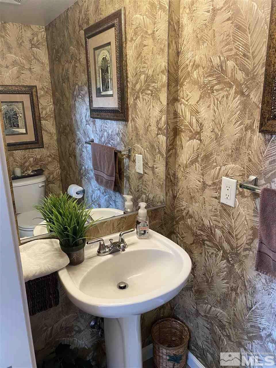 2150 Overland Road Reno, NV 89521 - Photo 8 of 19 a bathroom with a sink and a mirror