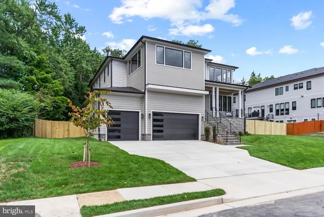 $2,674,900 | 501 Yeonas Drive Southwest, Vienna, VA 22180