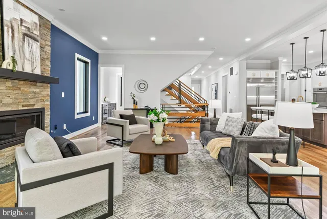 $2,599,000 | 501 Yeonas Drive Southwest, Vienna, VA 22180