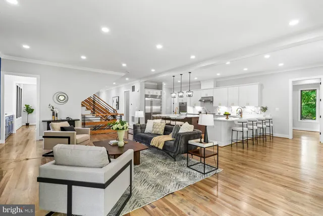 $2,599,000 | 501 Yeonas Drive Southwest, Vienna, VA 22180