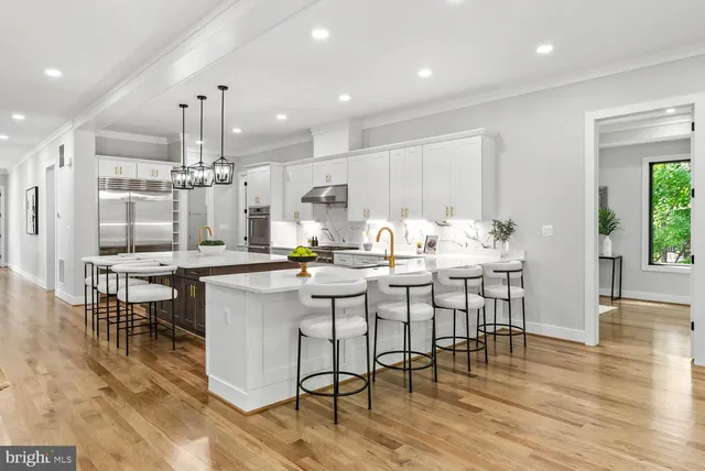 $2,599,000 | 501 Yeonas Drive Southwest, Vienna, VA 22180