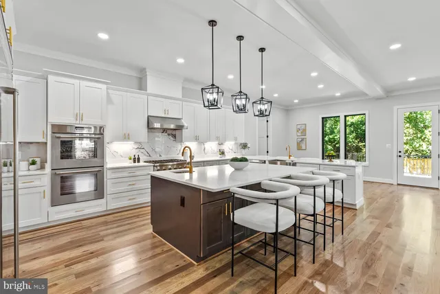 $2,599,000 | 501 Yeonas Drive Southwest, Vienna, VA 22180