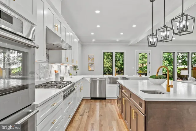 $2,599,000 | 501 Yeonas Drive Southwest, Vienna, VA 22180