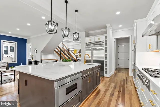 $2,599,000 | 501 Yeonas Drive Southwest, Vienna, VA 22180