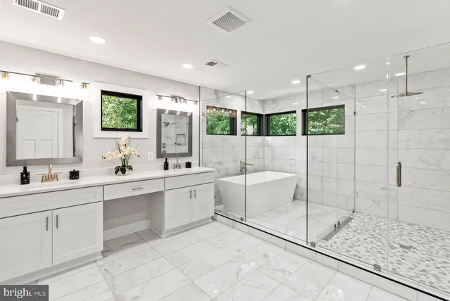 $2,599,000 | 501 Yeonas Drive Southwest, Vienna, VA 22180