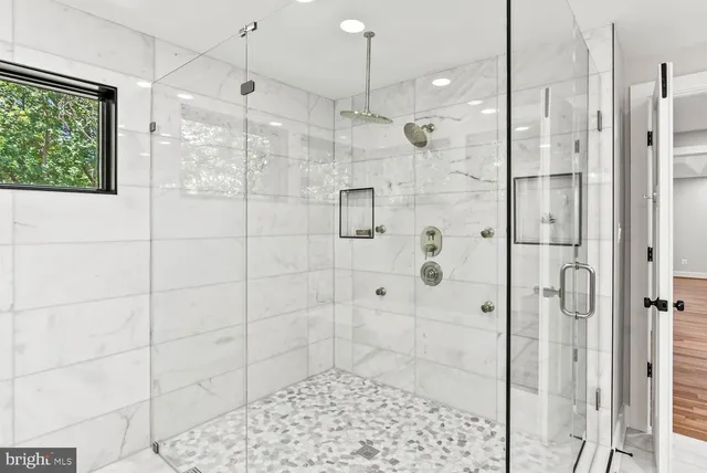 $2,599,000 | 501 Yeonas Drive Southwest, Vienna, VA 22180