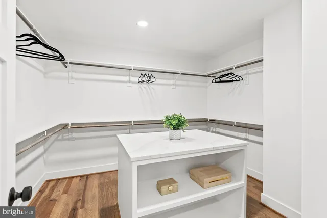 $2,599,000 | 501 Yeonas Drive Southwest, Vienna, VA 22180