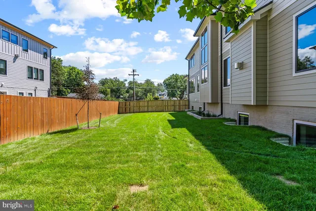 $2,674,900 | 501 Yeonas Drive Southwest, Vienna, VA 22180