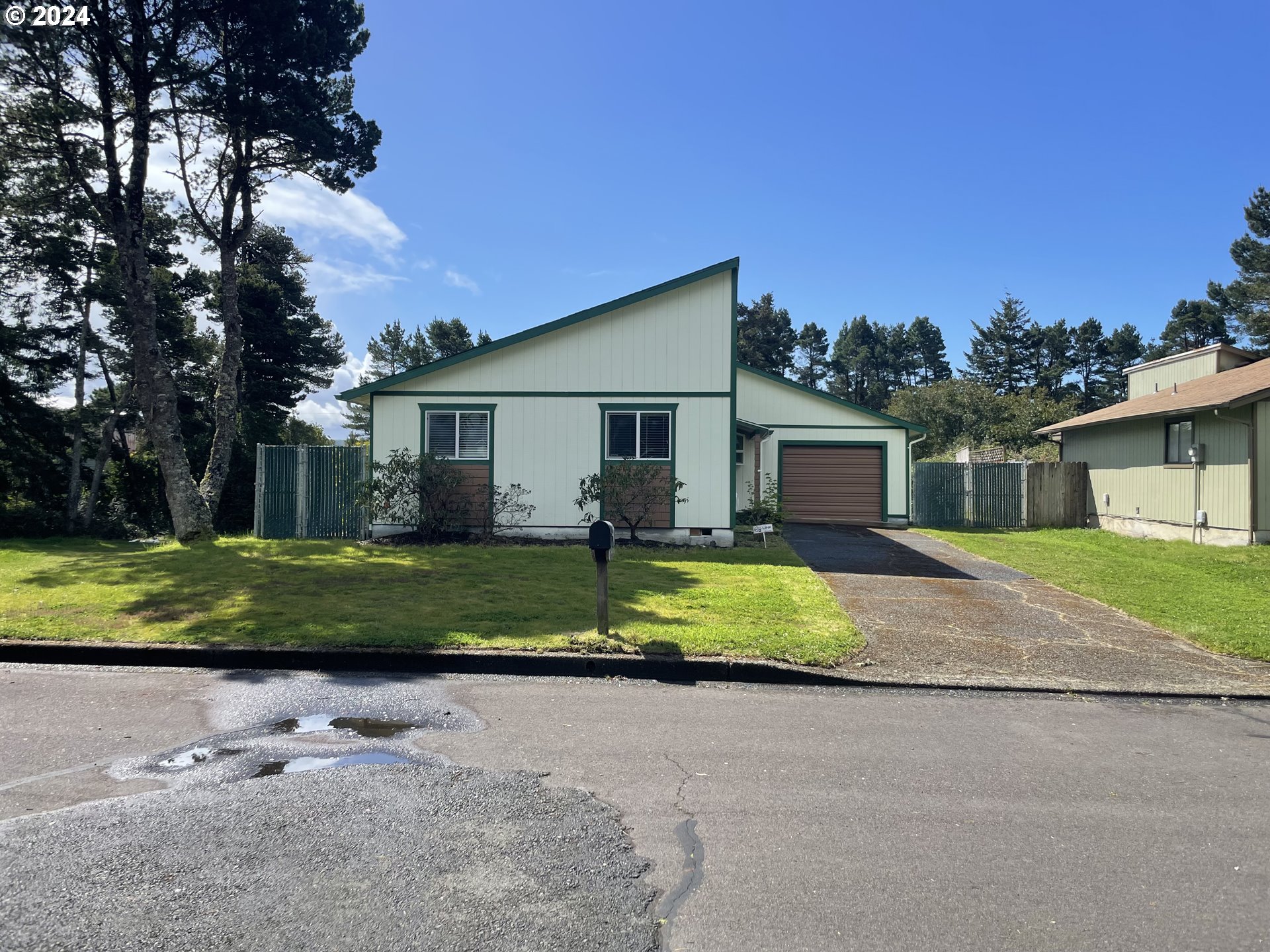 1684 29th Street Florence, OR 97439 - Photo 1 of 48 Gallery Image 1