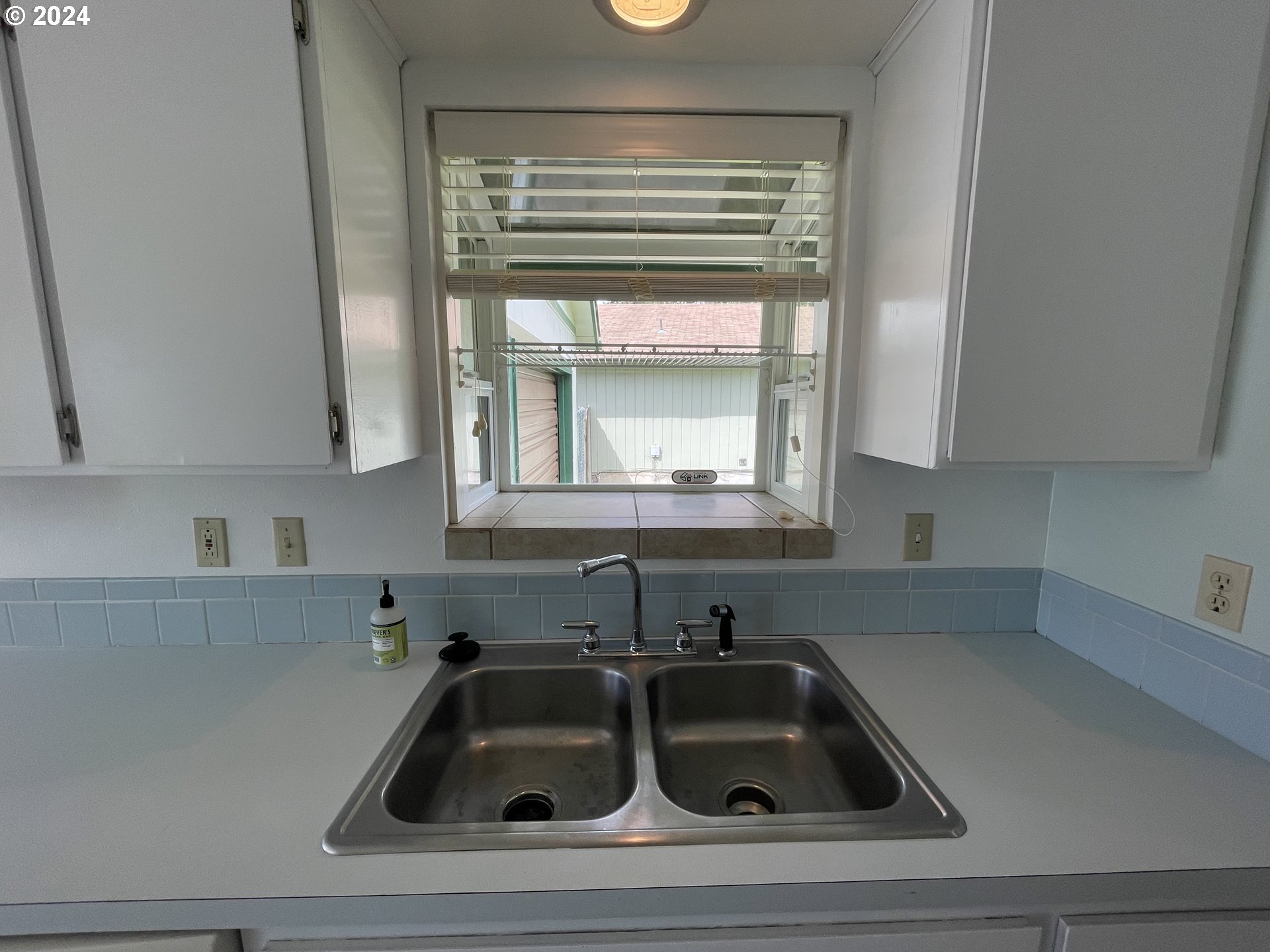 1684 29th Street Florence, OR 97439 - Photo 11 of 48 Kitchen