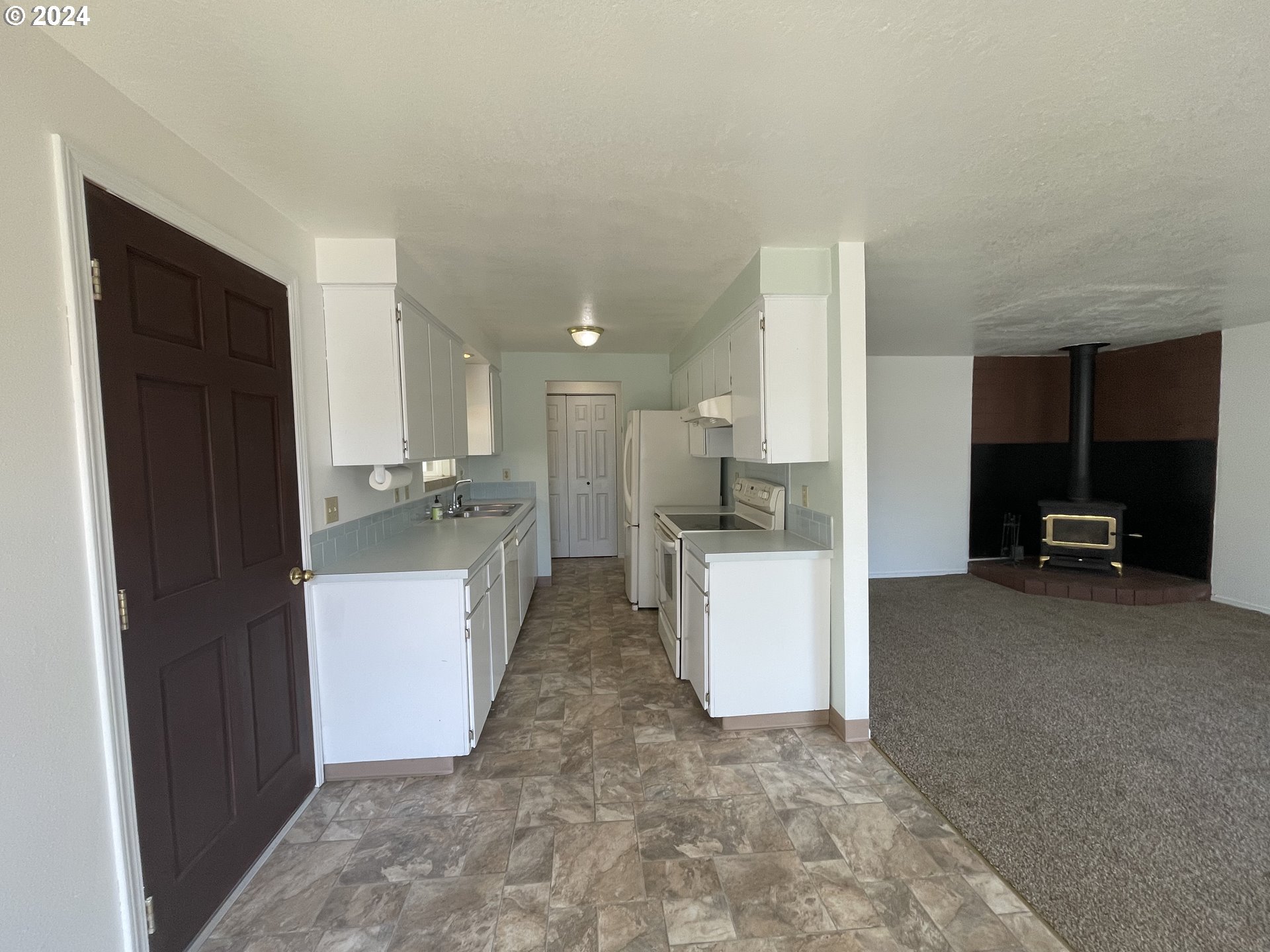 1684 29th Street Florence, OR 97439 - Photo 13 of 48 Kitchen/Dining Room