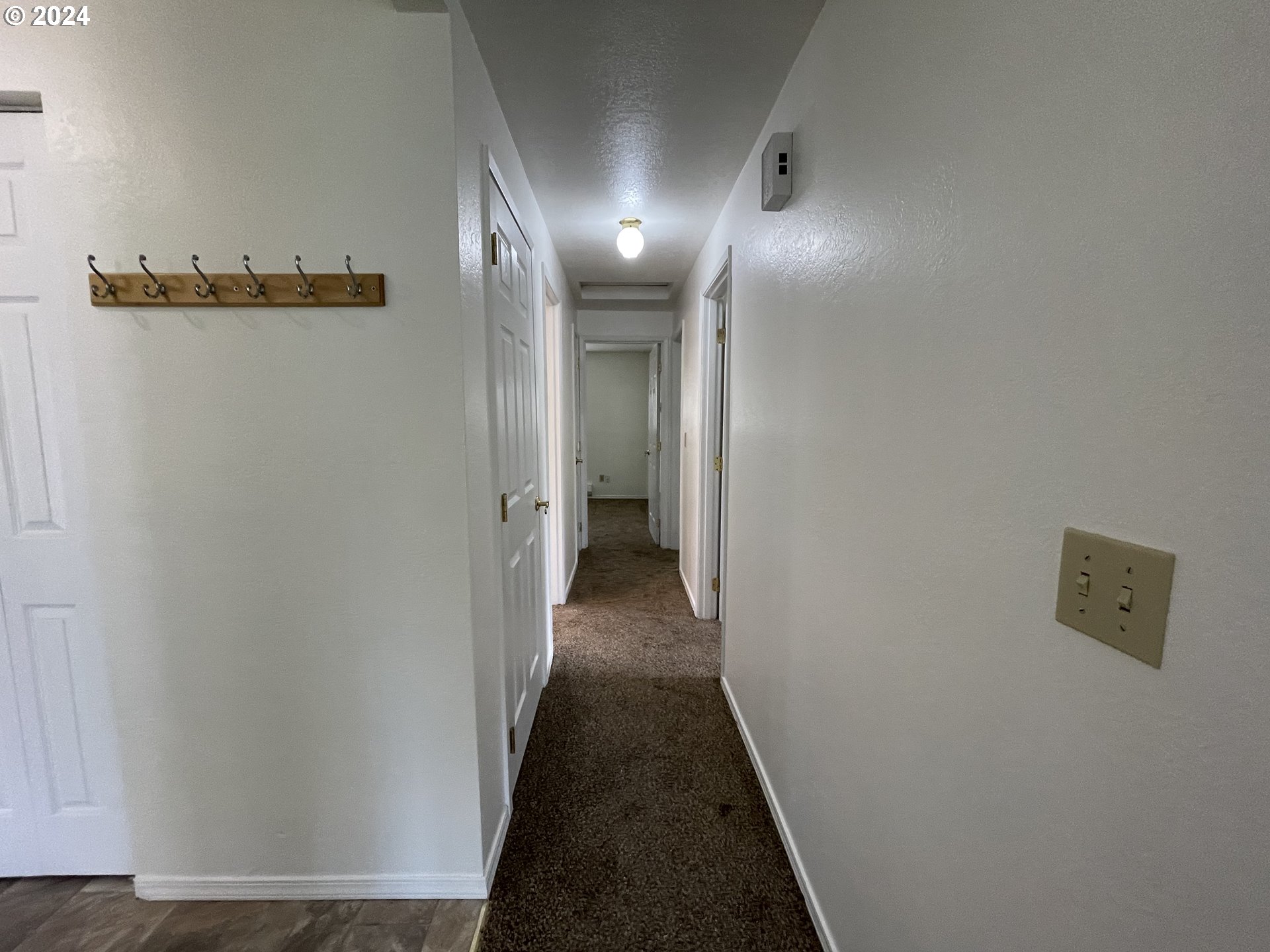 1684 29th Street Florence, OR 97439 - Photo 18 of 48 Hallway