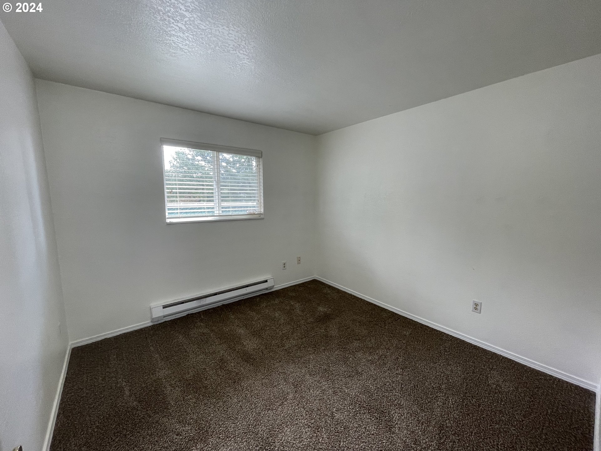 1684 29th Street Florence, OR 97439 - Photo 19 of 48 Bedroom