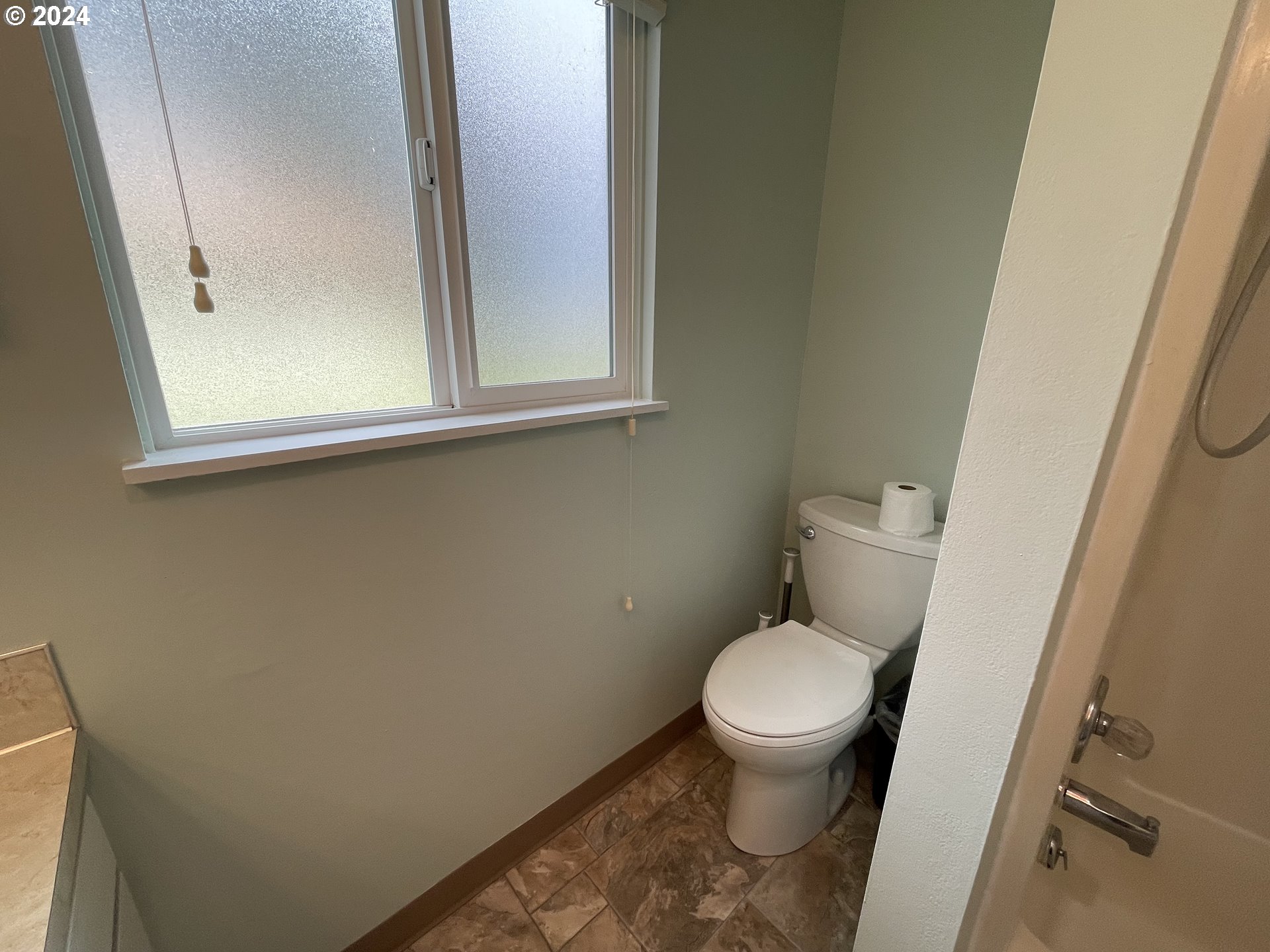 1684 29th Street Florence, OR 97439 - Photo 24 of 48 Bathroom