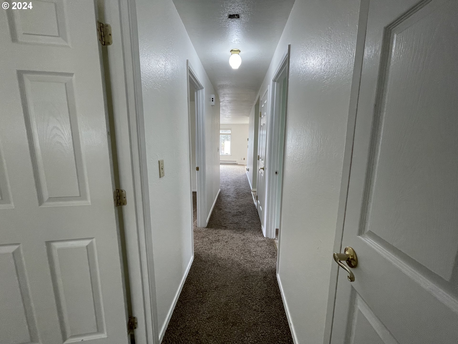1684 29th Street Florence, OR 97439 - Photo 28 of 48 Hallway