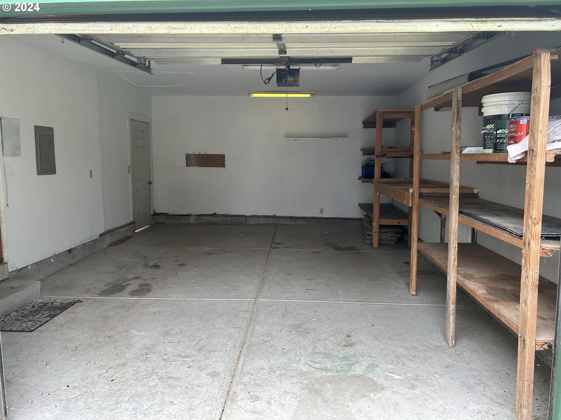 1684 29th Street Florence, OR 97439 - Photo 35 of 48 Garage