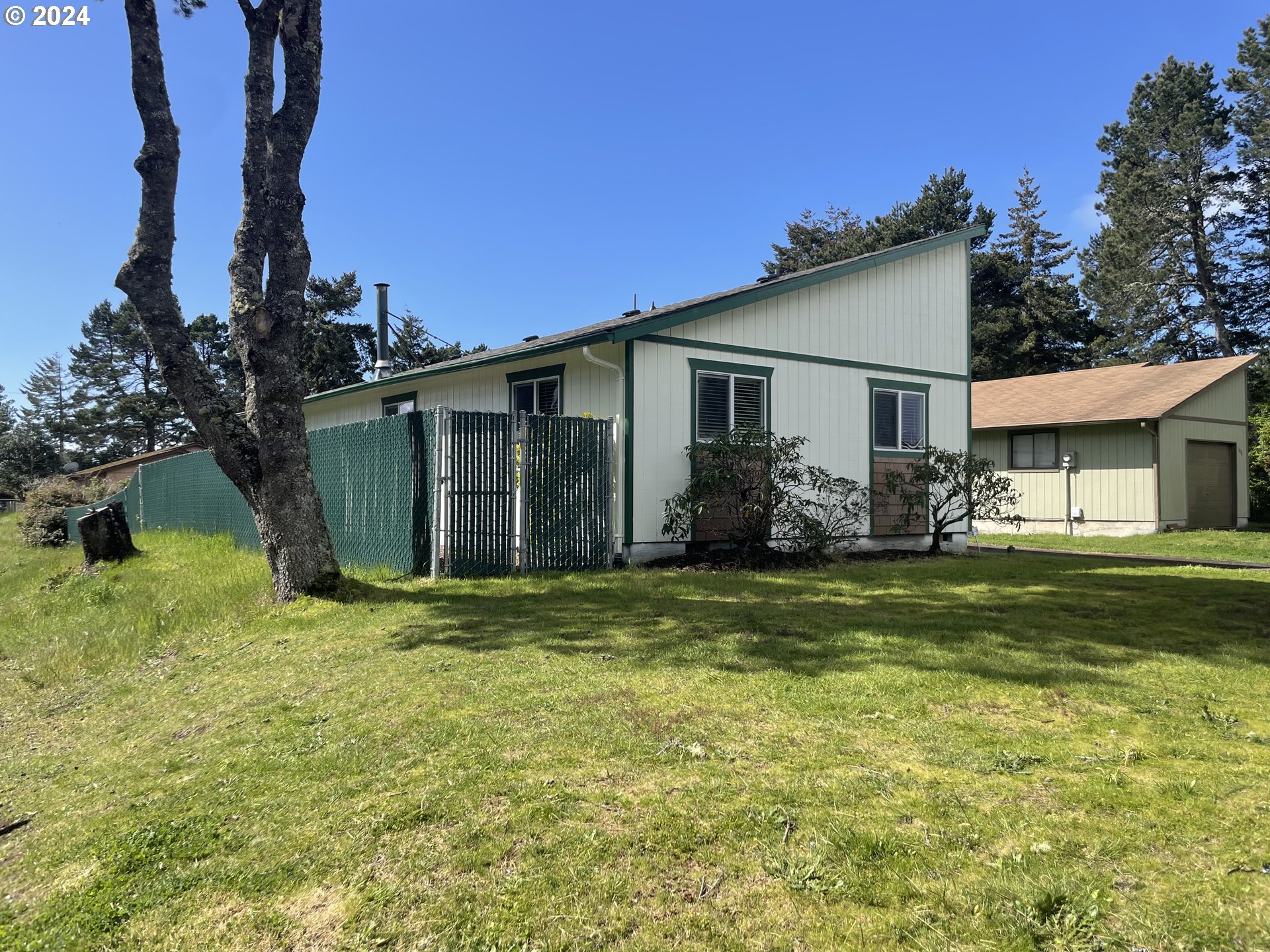 1684 29th Street Florence, OR 97439 - Photo 4 of 48 Gallery Image 4