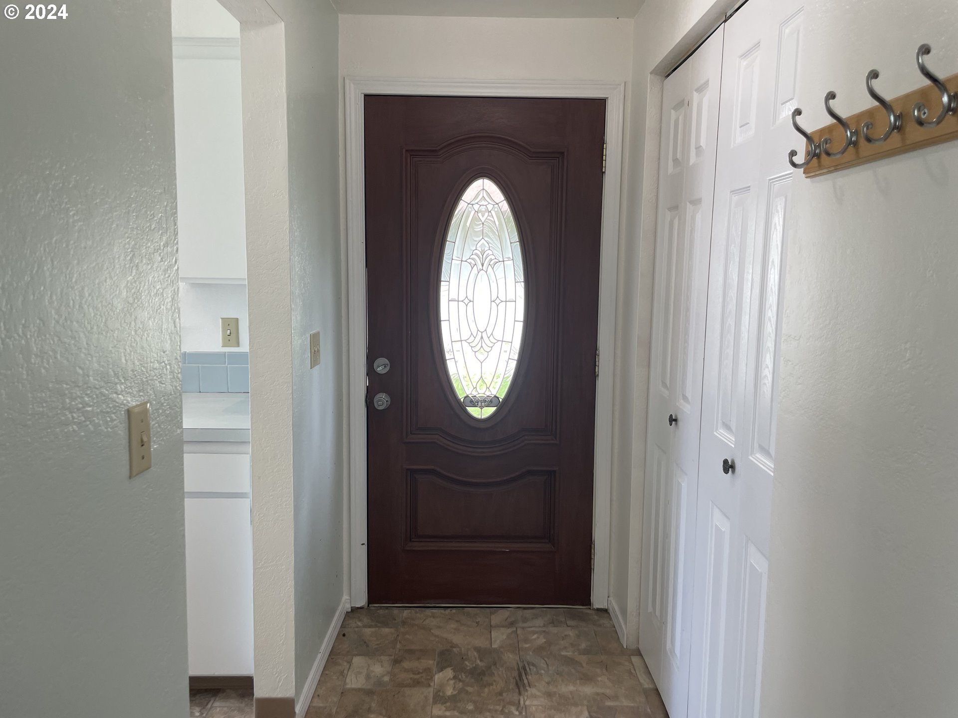 1684 29th Street Florence, OR 97439 - Photo 8 of 48 Entrance/Foyer