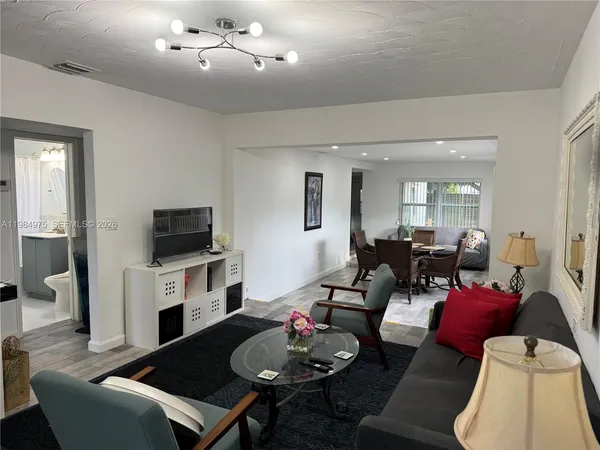 $3,900 | 2247 Jackson Street, Hollywood, FL 33020