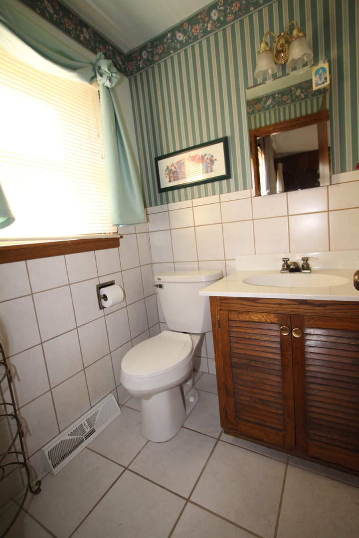 603 Old Orchard Road Harvard, IL 60033 - Photo 18 of 46 a bathroom with a sink a toilet and shower