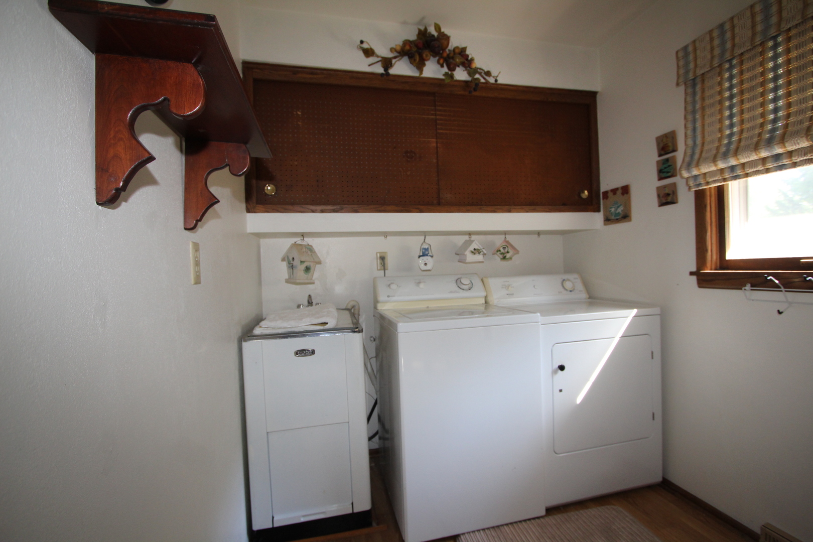 603 Old Orchard Road Harvard, IL 60033 - Photo 19 of 46 a utility room with dryer and washer