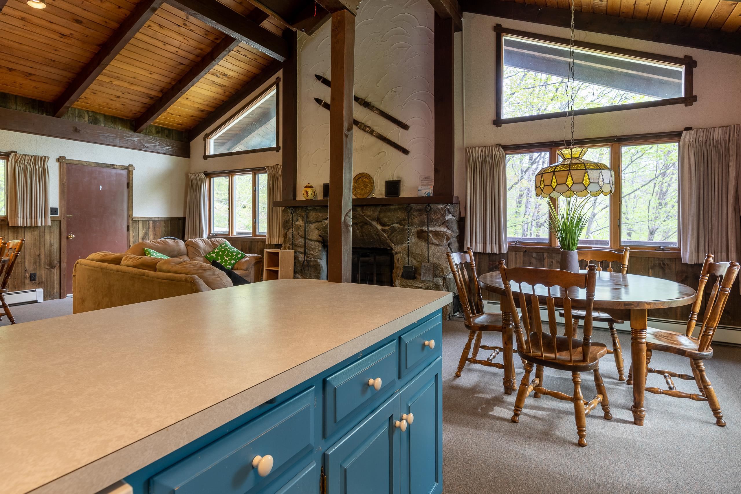 469 Old Coach Road Killington, VT 05751 - Photo 5 of 37 Gallery Image 5
