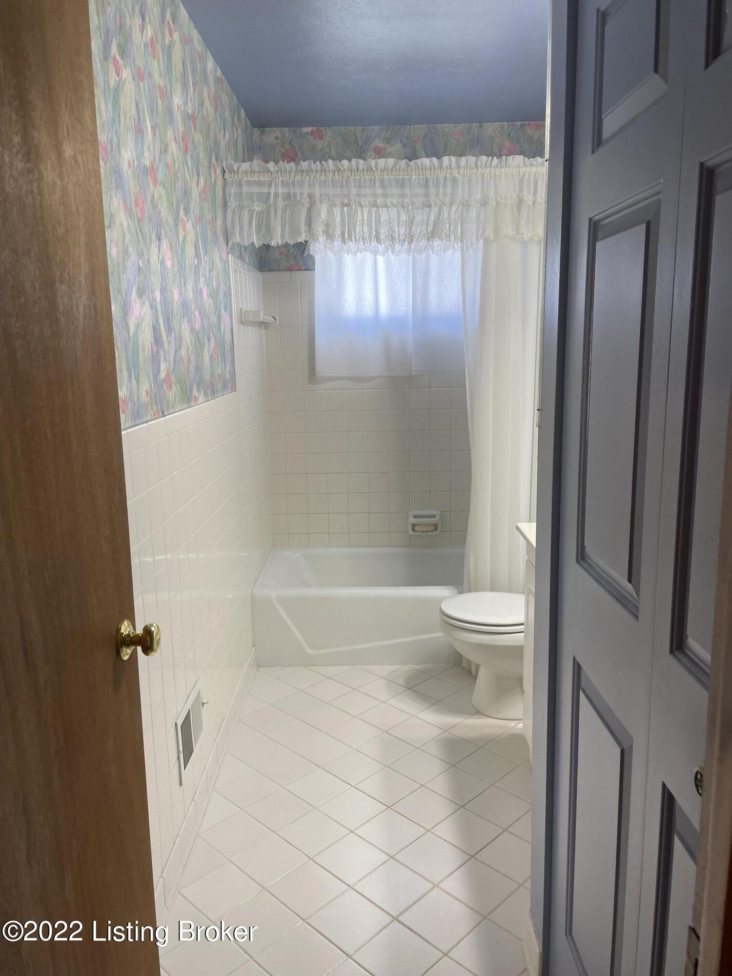 8611 Moody Road Louisville, KY 40219 - Photo 17 of 26 Full Bath