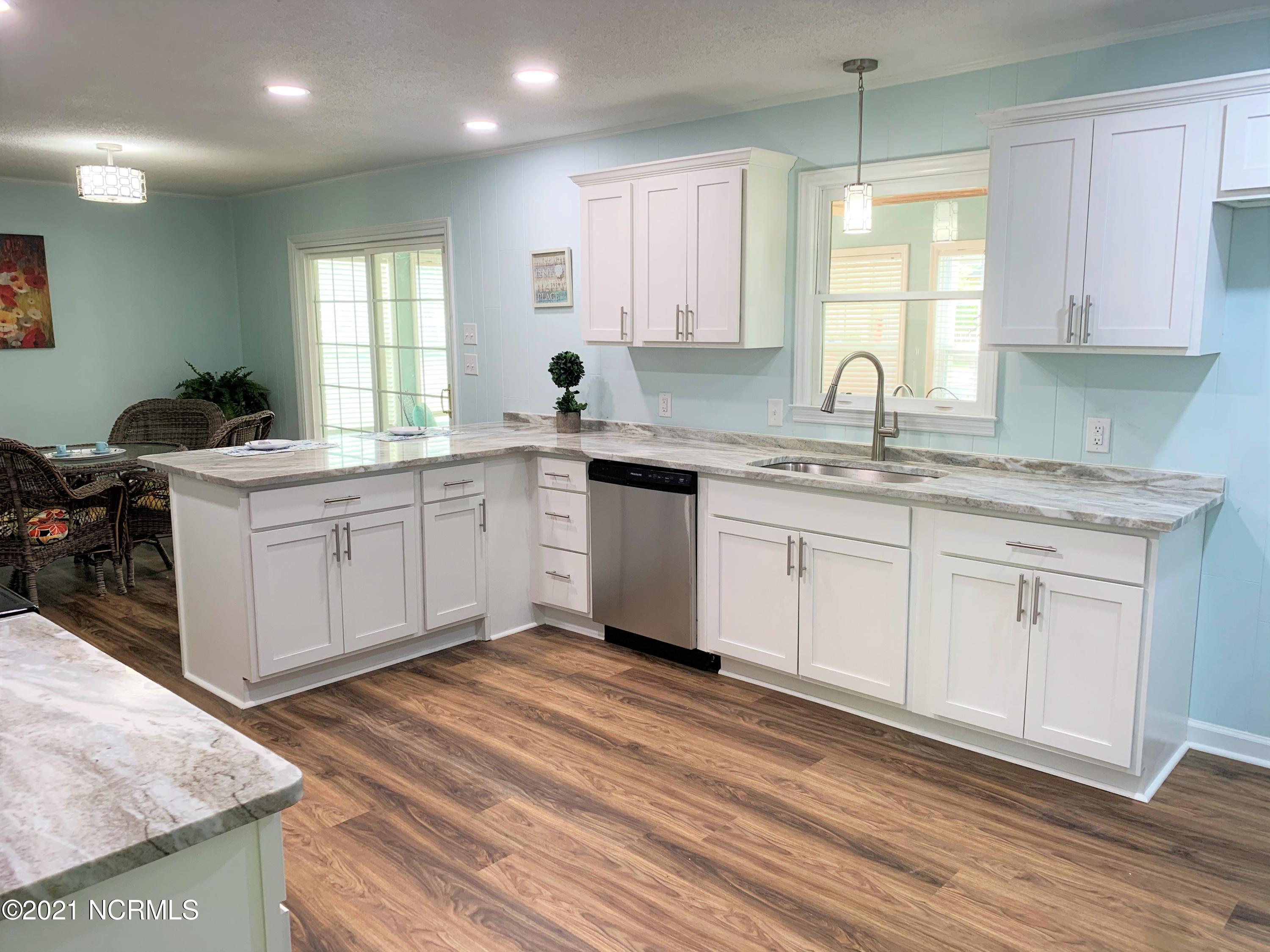 117 Fairview Road Leland, NC 28451 - Photo 2 of 34 Photo 210527 MLS - Fairview 117 (Kitchen