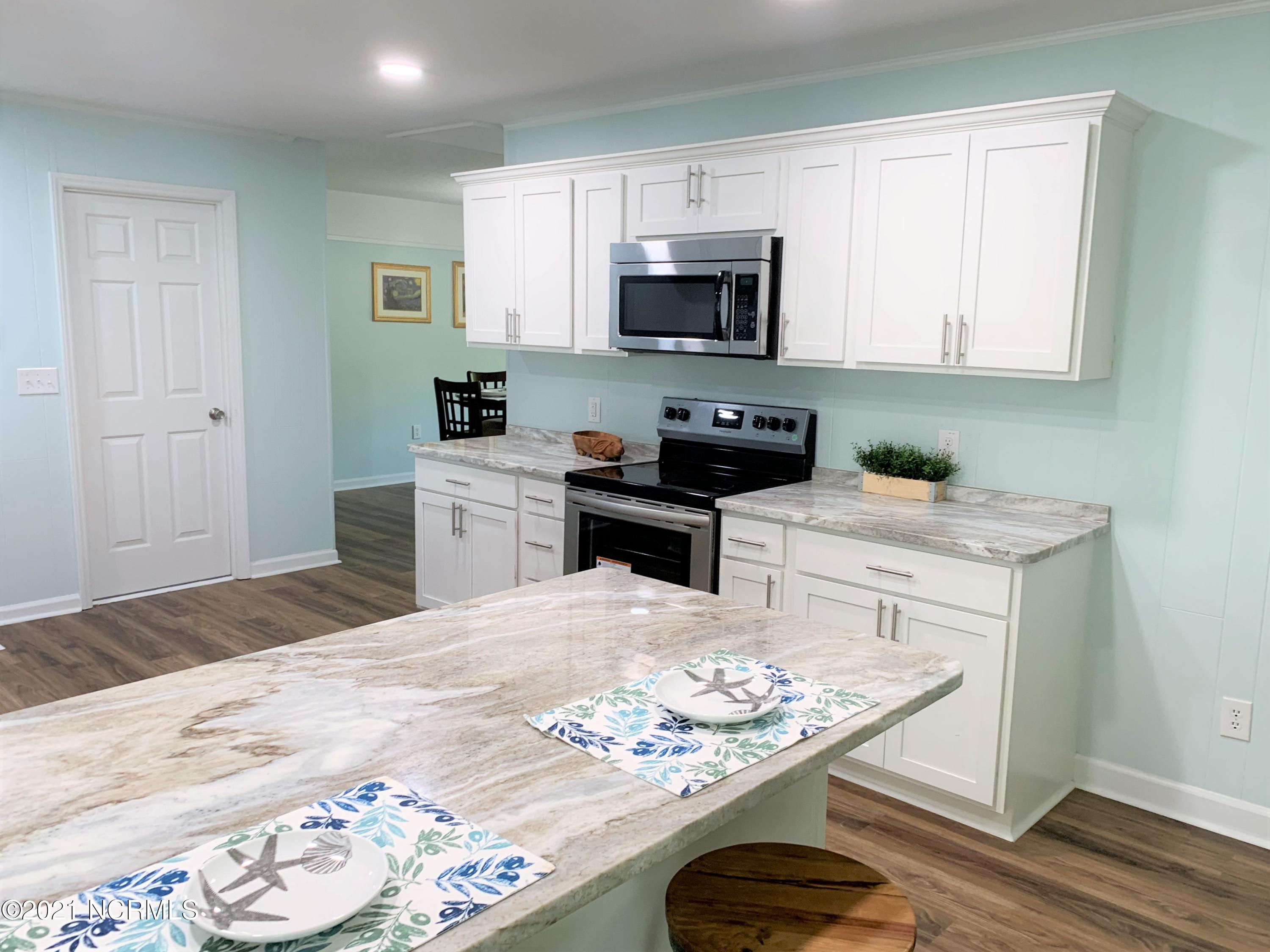 117 Fairview Road Leland, NC 28451 - Photo 8 of 34 Photo 210527 MLS - Fairview 117 (Kitchen