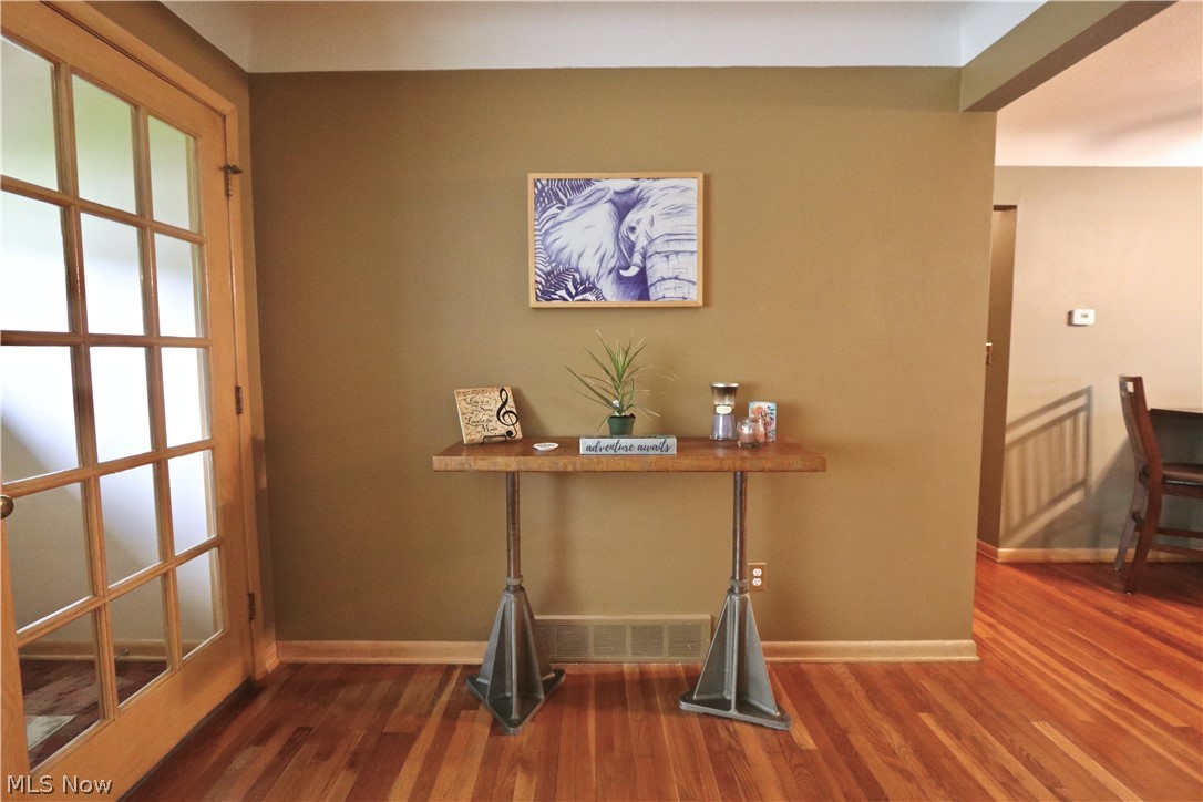 4402 Urban Road Cleveland, OH 44121 - Photo 4 of 22
