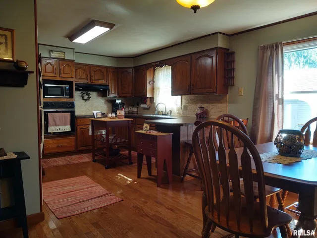 $179,000 | 901 Locust Street, Vienna, IL 62995