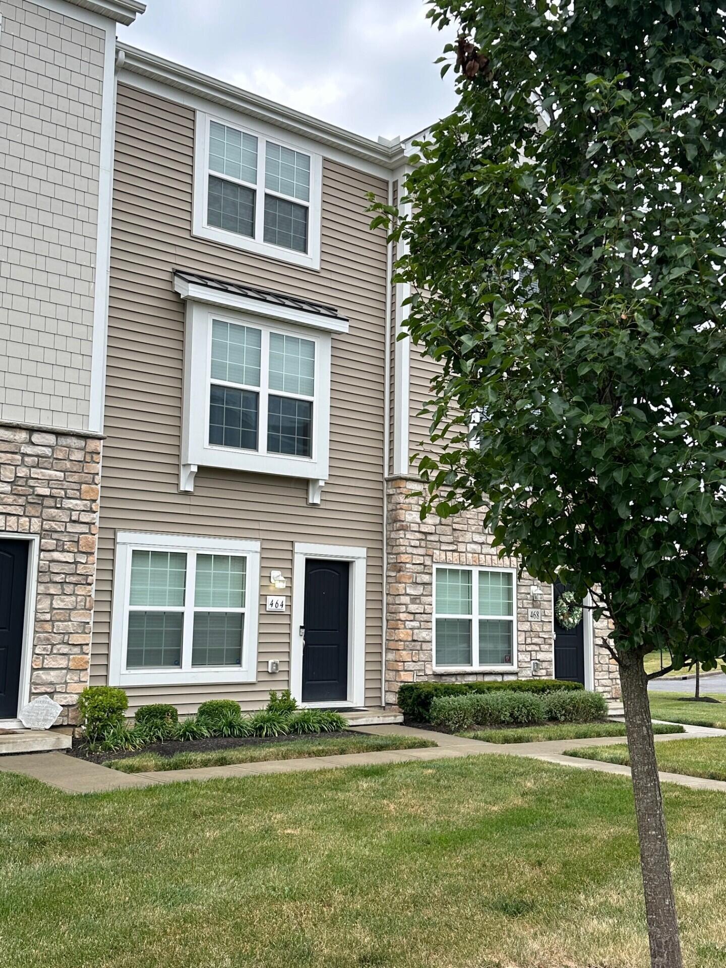Welcome to 464 Autumn Ridge Circle, Pickerington, Ohio 43147