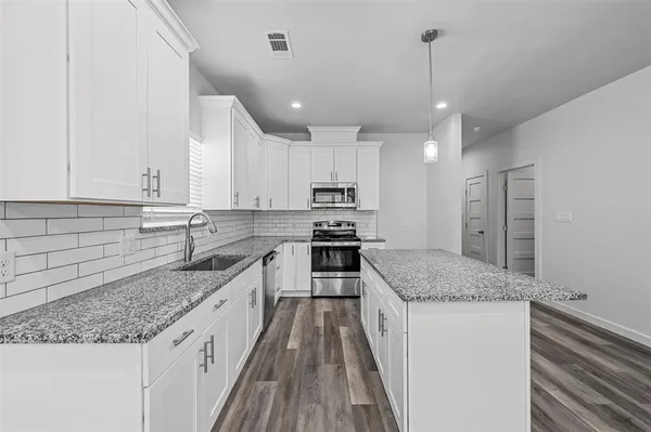 $1,575 | 517 East Heron Street, Denison, TX 75021