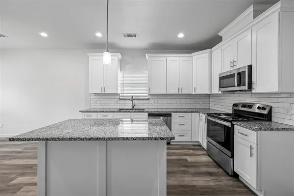 $1,575 | 517 East Heron Street, Denison, TX 75021