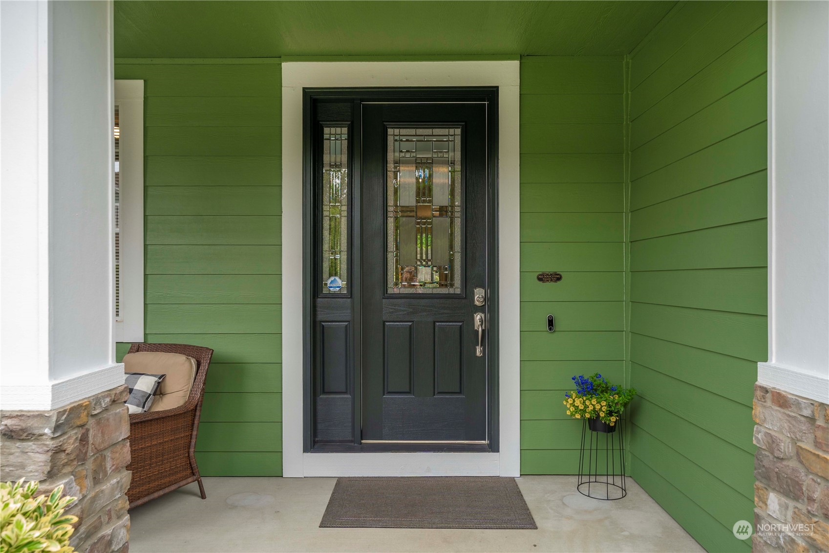 27730 Maple Ridge Way Southeast Maple Valley, WA 98038 - Photo 4 of 39 a view of entryway with a bench