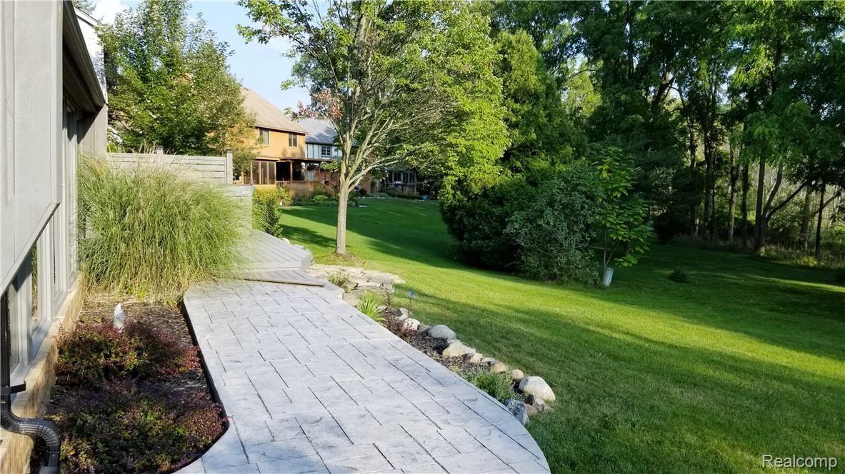 3379 Edmunton Drive Rochester, MI 48306 - Photo 46 of 49 20180914_175605.jpg