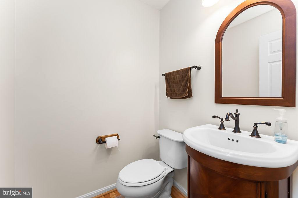 6917 River Road Fredericksburg, VA 22407 - Photo 14 of 89 Main level half bath.