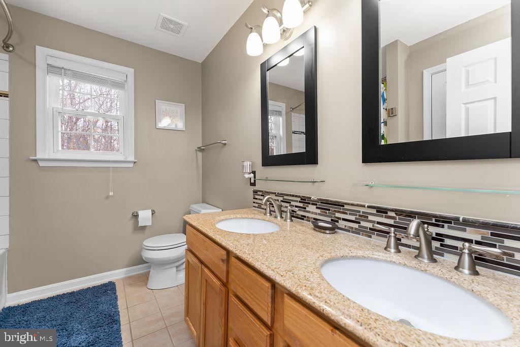 6917 River Road Fredericksburg, VA 22407 - Photo 39 of 89 Full Bath in the upper hall.