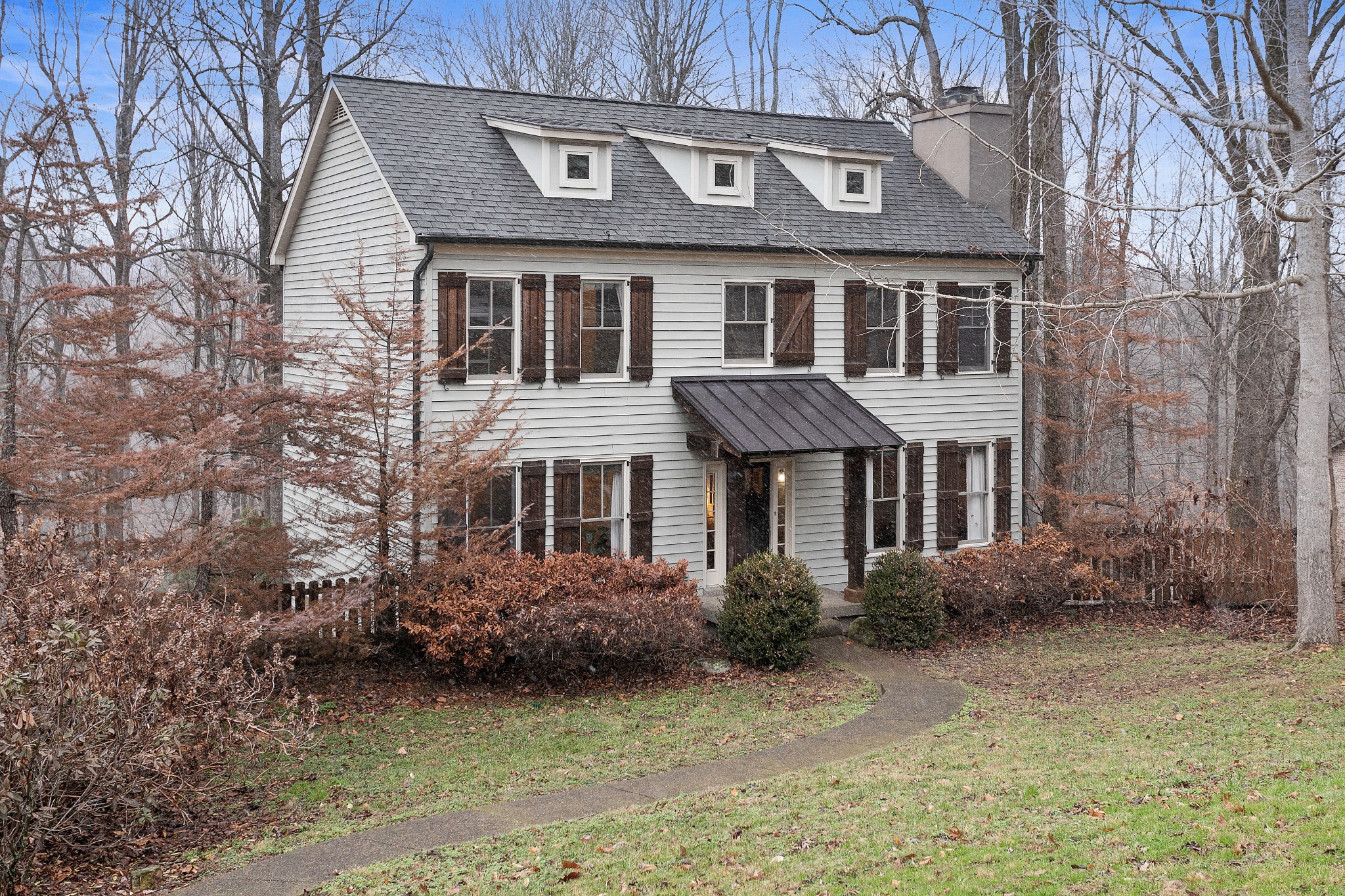 908 High Point Ridge Road Franklin, TN 37069 - Photo 2 of 69 a front view of a house with garden