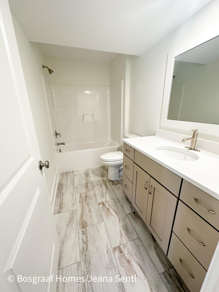 8380 Bauer Rdg Avenue Jenison, MI 49428 - Photo 20 of 28 IMG_4900