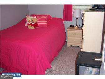 11824 Colman Road Philadelphia, PA 19154 - Photo 4 of 10 Gallery Image 4