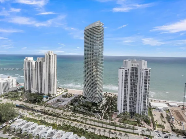 $24,900 | 18975 Collins Avenue, Unit 3901, Sunny Isles Beach, FL 33160