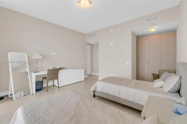 $24,900 | 18975 Collins Avenue, Unit 3901, Sunny Isles Beach, FL 33160