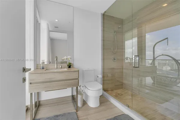 $24,900 | 18975 Collins Avenue, Unit 3901, Sunny Isles Beach, FL 33160